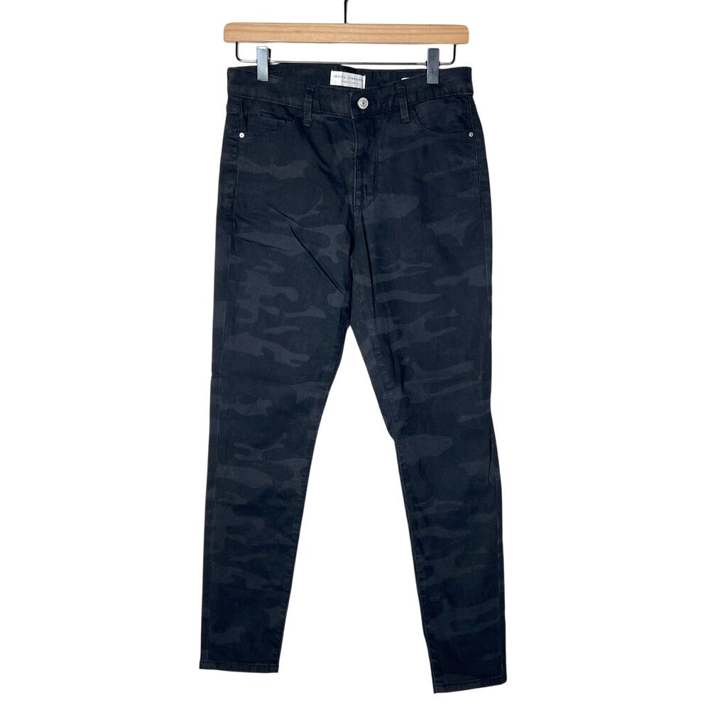 Sanctuary Social Standard black camo print skinny ankle jeans size 4 B161